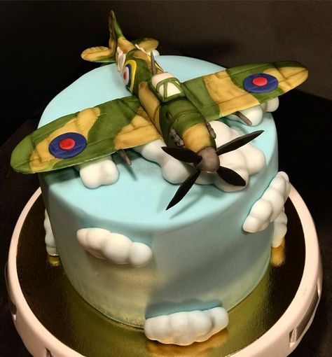 Spitfire - cake by Teewsweet Spitfire Cake, Army Cake, Military Cake, Navy Birthday, Sugar Paste Flowers, Planes Birthday, Army Party, Dad Birthday Cakes, Sugar Paste