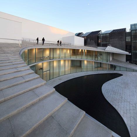 Ramped stairs:  Tree Art Museum by Daipu Architects Ramps Architecture, Art Museum Architecture, Architecture Jobs, Exhibition Room, Glass Walls, Museum Architecture, Salou, Space Architecture, Design Jobs