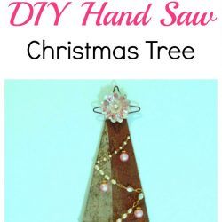 Christmas Tree Saw Blades, Saw Blade Christmas Tree, Old Hand Saw Christmas Tree, Handsaw Christmas Tree, Hand Saw Christmas Tree, Saw Christmas Tree, Hand Saws, Tree Craft, Christmas Tree Crafts