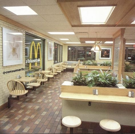 Vintage Mcdonalds Interior, Mcdonalds Interior, Retro Mcdonalds, 90s Mcdonalds, Strangely Familiar, 90s Interior, Showbiz Pizza, Dreamscape Architecture, Vintage Mall