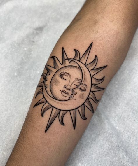 Full Sleeve With Small Tattoos, Sun And Moon Tattoos For Women, Sun And Moon Kissing Tattoo, Tattoo Sonne, Moon Sun Tattoo, Sun Tattoo Designs, Sun And Moon Tattoo, Moon Tattoo Designs, Sun Tattoos