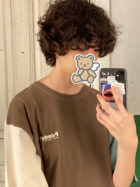 Short Hair Inspo Curly, Fluffy Curly Hair Boy, Tomboy Curly Hair, Trans Boy Haircut, Fluffy Curly Hair, Tomboy Haircut, Tomboy Hairstyles, Short Grunge Hair, Hair Inspiration Short