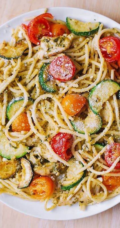 Tomato Chicken Spaghetti, Pasta And Zucchini, Spaghetti With Chicken, Resep Oatmeal, Pasta With Zucchini, Tomatoes And Zucchini, Pesto Spaghetti, Chicken Tomatoes, Tomato Chicken