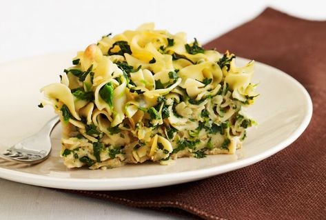 Spinach Noodle Kugel Spinach Noodle Kugel Recipe, Spinach Kugel Recipe, Jewish Kugel, Chanukah Food, Chanukah Recipes, Jewish Dishes, Noodle Kugel Recipe, Spinach Noodles, Potato Kugel