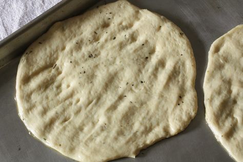 Pre Made Pizza Crust Ideas, Freeze Pizza, Pizza Dinner Party, Pizza Crust Recipe Easy, Baking Homemade Pizza, Rhodes Bread, Pizza Crust Dough, Baked Pizza, Sourdough Pizza Crust