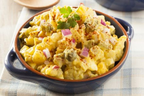 Amish Potato Salads, Healthy Potato Salad Recipe, American Potato Salad, Southern Style Potato Salad, Homemade Potato Salads, Potato Salad Dressing, Southern Potato Salad, Potato Salad Healthy, Potato Salad With Egg