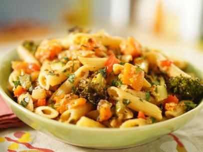 Roasted Fall Veggies, Warm Pasta Salad, Easy Pasta Salad Recipes, Vegetable Pasta Salad, Roasted Fall Vegetables, Recipes Greek, Vegetable Pasta Salads, Fall Pasta, Roasted Vegetable Pasta