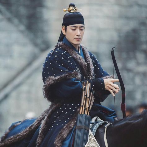 Hanbok Male, Lee Joon-hyuk, Joon Hyuk, Korean Traditional Clothing, Korean Traditional Dress, Korean Hanbok, Chinese Movies, Bow And Arrow, Korean Aesthetic