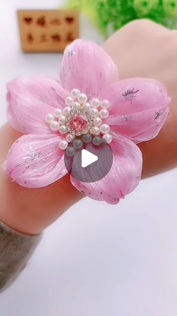 miki402023 on Instagram: "DIY Flower Hair Accessories ❤️🥰 #reels #viralreels #hairaccessories" Hair Flowers Diy, Hair Accessories Tutorial, Flower Video, Instagram Diy, Flower Hair Accessories, Flower Accessories, Flower Hair Clips, Flower Hair, Real Flowers