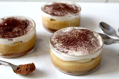 We were absolutely thrilled to see the response on our last post: Eggless Chocolate Pudding, which is also now one of the most viewed posts on our website!! and here we are with another recipe that can be served as individual dessert per person to guests who do not want to share their desserts!    ...Read More Banoffee Pie Cups, Easy Banoffee Pie, Vegan Banoffee Pie, Banoffee Cake, Pie Cups, Banoffee Pie Recipe, Individual Pies, British Desserts, Afternoon Tea Recipes