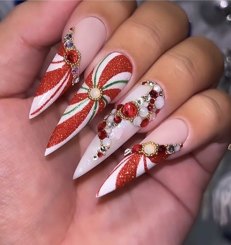 Peppermint Nails Design, Swirl Christmas Nails, Peppermint Nail Art, Peppermint Swirl Nails, Peppermint Nails, Christmas Nail Designs Easy, Christmas Nail Design, Christmas Nails 2023, Christmas Nail Art Ideas