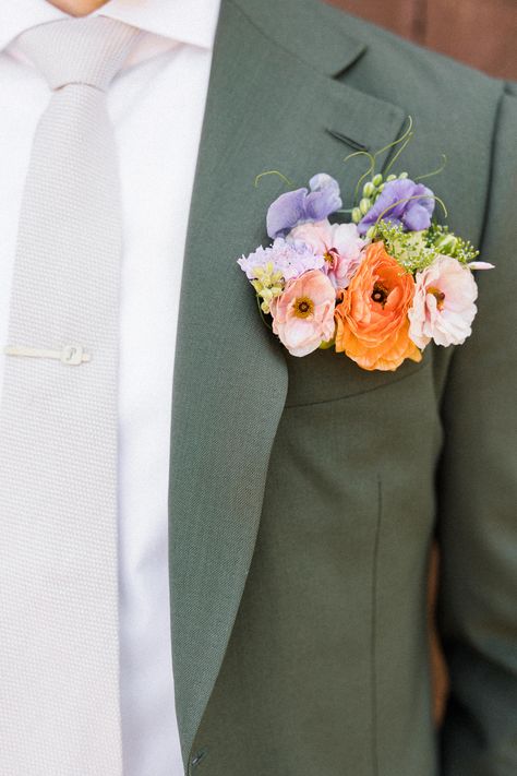 This is why you should try a pocket boutonniere instead of a traditional pinned boutonniere. Kaitie Brainerd Photography, Sacred Mountain Julian Wedding, orange boutonniere, boho boutonniere, boho wedding inspiration, modern wedding, wedding details, wedding inspo, colorful wedding, groom suit inspo Orange Pocket Boutonniere, Purple And Orange Boutonniere, Wild Flower Wedding Boutonniere, Colorful Pocket Boutonniere, Funky Boutonniere, Wildflower Groomsmen Attire, Groomsmen Attire Spring Wedding, Wildflower Wedding Groom, Pocket Flowers Groom