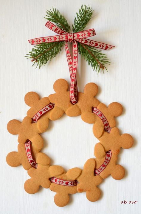 Cookie Wreath, Christmas Wreath Cookies, Cookies To Make, Wreath Cookies, Cookies Decorated, Gingerbread Houses, Christmas Goodies, Wreath Ideas, Cakepops