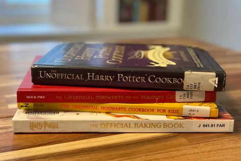 11 Harry Potter Cookbooks to Create Mouth-Watering Magic ⋆ Follow the Butterflies Harry Potter Cookbook, Harry Potter Cocktails, Harry Potter Dragon, Pumpkin Pasties, Kids Cookbook, Book Presentation, Harry Potter Kids, Bangers And Mash, Baking Book