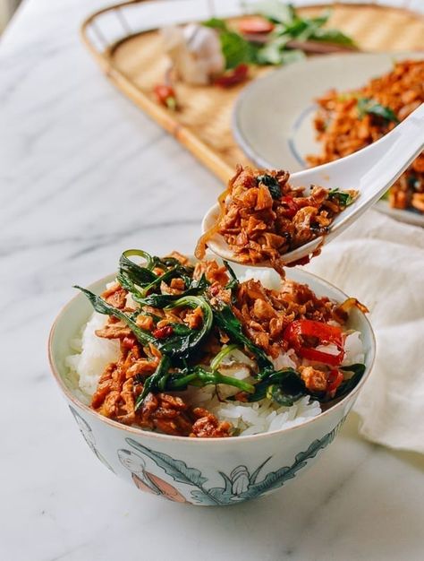 This Vegan Pad Krapow, based on our Reader-Favorite recipe for Thai basil chicken, is a quick, tasty, and satisfying plant-based meal & takes just 10 mins! Pad Krapow, Vegetarian Asian, Thai Basil Chicken, Woks Of Life, The Woks Of Life, Veggie Meals, Basil Chicken, Thai Basil, Woks