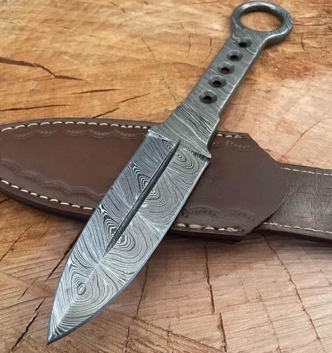 Kunai Knife, Damascus Pocket Knife, Pretty Knives, Damascus Steel Knife, Damascus Knife, Knife Design, Cool Knives, Low Carbon, Knife Sheath