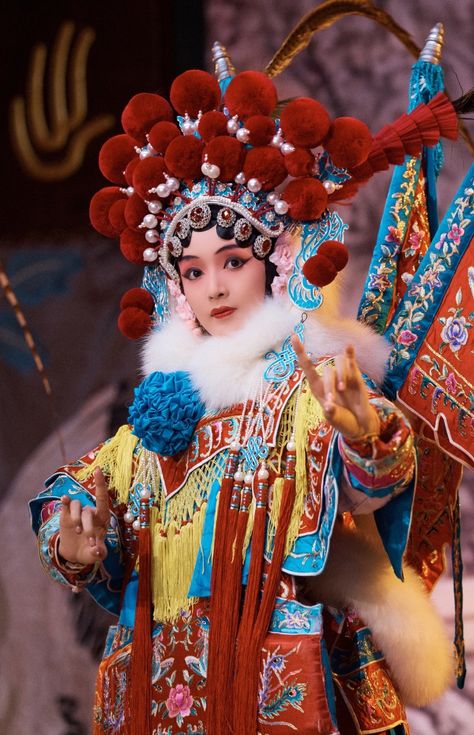 Peking Opera Costumes, Chinese Opera Costume, Chinese Queen, Beijing Opera, Peking Opera, Villain Costumes, Chinese Opera, Eastern Art, Ap Art