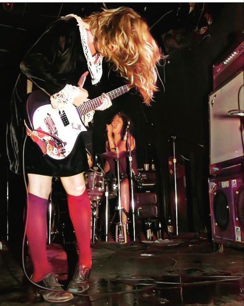 Kat bjelland of babes in toyland Riot Grrrl Aesthetic, Riot Grrrl Fashion, Kat Bjelland, Feminist Punk, Scene Punk, Angry Girl, Casual Goth, Rocker Girl, 90s Fashion Grunge