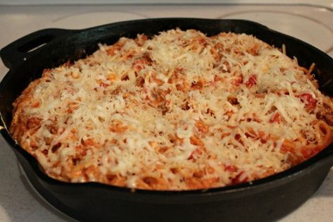 Skillet Baked Spaghetti Skillet Spaghetti, Baked Dinners, Hamburger Dishes, Skillet Pasta, Baked Dinner, Cast Iron Skillet Recipes, Baked Spaghetti, Cast Iron Cooking, Spaghetti Recipes