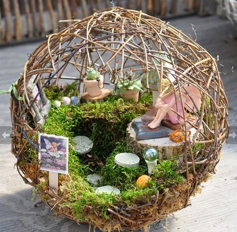 Fairy Garden Design Ideas, Kaktus Dan Sukulen, Fairy Garden Designs, Fairy Garden Crafts, Faeries Gardens, Fairy Furniture, Mini Fairy Garden, Tanah Liat, Garden Terrarium