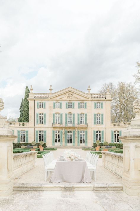 Elegant, refined wedding beauty at Chateau de Tourreau via Magnolia Rouge Vintage Parisian Aesthetic, French Chateau Homes, Paris Wedding Venue, French Wedding Venues, Organic Palette, Luxury Wedding Reception, Luxury Weddings Reception, Provence Wedding, Vintage Parisian