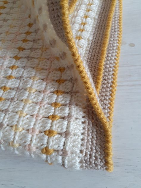 Yellow Baby Blanket Crochet, Yellow Crochet Blanket, Crochet Blanket Yarn, Crochet Square Blanket, Crochet Hack, Yellow Crochet, Crocheted Blanket, Crochet Blanket Designs, Crochet Baby Blankets