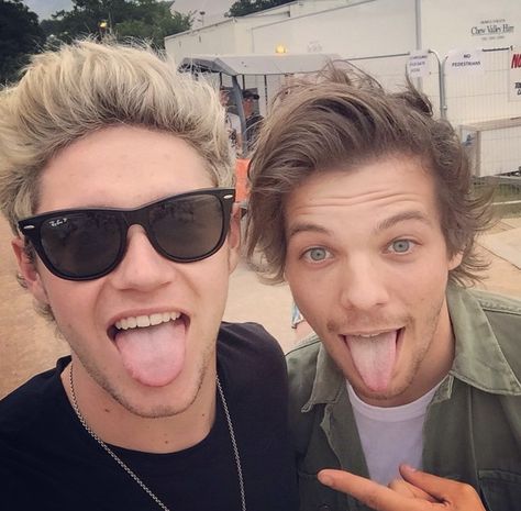 Nouis One Direction Louis Tomlinson, One Direction Louis, One Direction Photos, One Direction Pictures, James Horan, Avicii, Louis Williams, 1d And 5sos, I Love One Direction