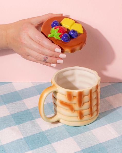 Just the cutest pancake stack you’ve ever seen.. 🥞 This pancake shaped mug is finished with beautiful embossed details that look just like a real stack of pancakes with fruit and butter on top The separate lid is great for brewing your tea or keeping your drink warm Pancakes With Fruit, Pancake Shapes, Fruit Pancakes, Stack Of Pancakes, Pancake Stack, Kitchen Rugs And Mats, Pen Shop, Mug With Lid, Ritual Candles