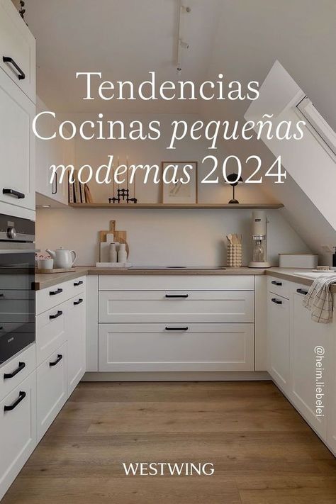 Aunque tu cocina sea pequeña, no renuncies al estilo. Las opciones para cocinas modernas pequeñas son muy variadas, así que queremos compartir contigo las mejores ideas para que decores la tuya con un estilo moderno y conseguir un look actual, muy práctico. Con estos trucos decorativos y de distribución vas a obtener resultados de revista para cocinas pequeñas y bonitas. Descubre en Westwing 20 ideas de decoración para cocinas de casas pequeñas siguiendo las tendencias en cocinas de 2024. Cocinas Blancas Modernas Ideas, Ideas Cocina, Railing Design, Kitchen Trends, Woodworking Videos, Interior Deco, Wooden Furniture, Design Case, Diy Wood Projects