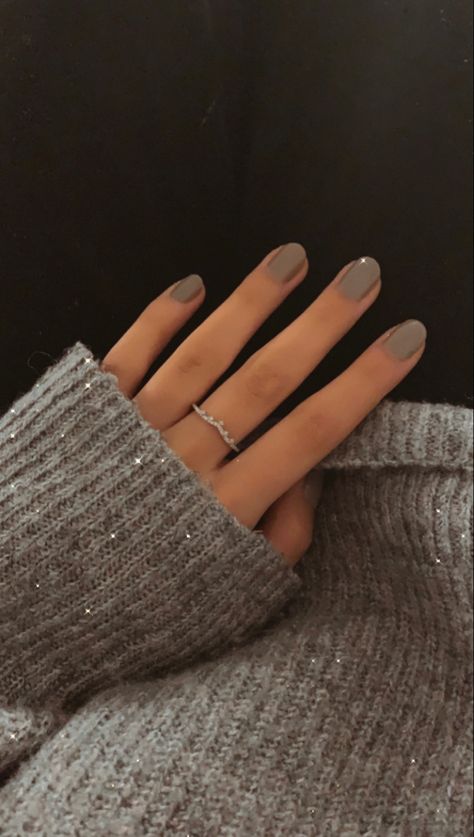 Gray Nails Aesthetic, Natural Gel Nails, Moroccan Stencil, Nail Vinyls, Nail Stencils, Gray Nails, Black Short Dress, Nail Inspiration, Pictures Ideas