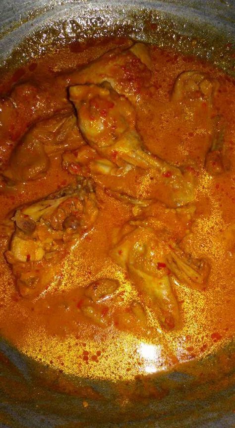 Ayam kuah santan pedas Masak hari ini seger pedes mantap  # AYAM KUAH SANTAN PEDAS # by yathie yaya  Bahan = 1 ekor ayam potong 8                 150 gr cabe giling kasar                  7 siung bawang putih ulek                  5 siung bawng merah ulek                  3 daun jeruk                  1 ruas jari lengkuas                   Garam + gulpas sckpnya                  1/2 butir kelapa ambil                         santan 6 gelas  Carbut = * Tumis bumbu halus sampe harum ll mskkan leng Red Curry, Thai Red Curry, Indonesia, Ethnic Recipes, Quick Saves