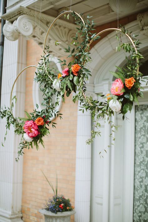 Gold hoops with flowers. Seriously, how stylish can a wedding get?! Hiasan Perkahwinan, Dekoratívne Vence, Gubahan Bunga, Rustic Wedding Decorations, Flowers And Greenery, Deco Floral, Diy Wedding Decorations, Romantic Weddings, Bohemian Wedding