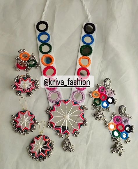 Kriva fashion Homemade Navratri Jewellery, Belt For Navratri, Navratri Dupatta, Mirror Work Jewellery, Navratri Diy, Diy Necklace Designs, Mirror Belt, Navratri Jewellery, Diy Earrings Materials