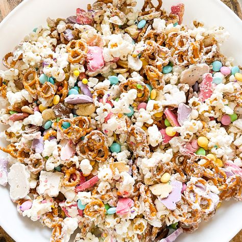 Hippie Birthday Party, Bunny Bait, Easter Appetizers, Hippie Birthday, Easter Snacks, Slow Cooker Desserts, Easter Goodies, Chex Mix, Fourth Birthday