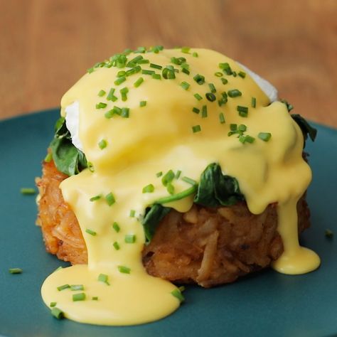 Benedict Recipe, Chicken Thights Recipes, Egg Benedict, Proper Tasty, Breakfast And Brunch, Nourishing Foods, Hash Brown, India Food, Hash Browns