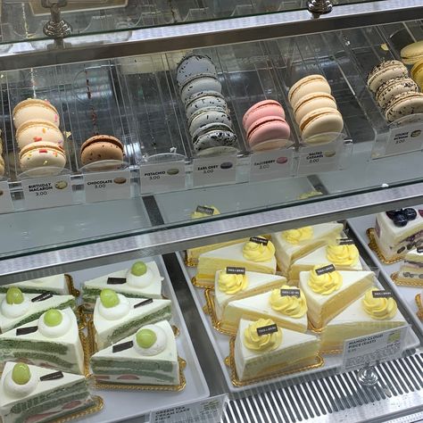 macarons and cakes at tous les jours Cute Desserts, Rich Life, Mellow Yellow, Cafe Food, Macarons, Positive Vibes, Baking Recipes, Yummy Food, Cafe