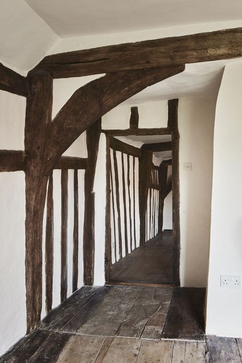 Grade II*-Listed Wealden hall house located in the village of Debenham, Suffolk Tudor Interior Design Inspiration, Tudor Home Interior, Tudor House Interior, Tudor Interior Design, Tudor Cottage Interior, Tudor Bedroom, Tudor Interior, Tudor Homes, Georgian Doors