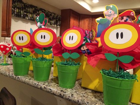 Mario birthday party fire flower center pieces Mario Decorations, Mario Party Ideas, Super Mario Brothers Party, Mario Brothers Birthday Party, Princess Peach Party, Mario Kart Party, Mario Bros Birthday Party Ideas, Bolo Super Mario, Nintendo Party