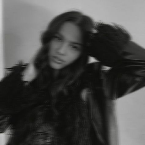 Olivia Rodrigo Icon, Vampire Photo, Back Wallpaper, Olivia Black, Black And White Wallpaper, Aesthetic Dark, Aesthetic Guys, Black And White Aesthetic, Iconic Women