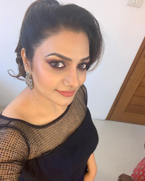 Rimi Tomy, Indian Natural Beauty, Bridal Jewellery Indian, Actress Pics, Indian Actress Hot Pics, Hot Pics, Curvy Girl Outfits, Desi Beauty