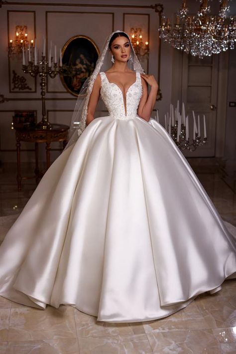 Big Satin Wedding Dress Ball Gowns, Princess Plus Size, Frida Xhoi Xhei, Wedding Dress Princess, Satin Bridal Gowns, Satin Ball Gown, Satin Wedding Gown, Classy Wedding Dress, Fancy Wedding Dresses