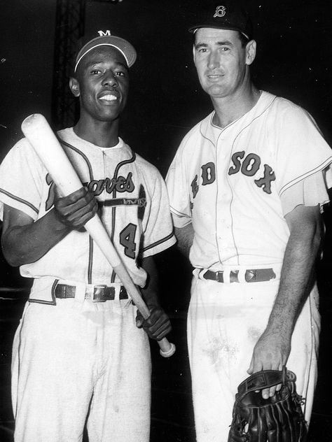 Boston Red Sox Ted Williams & Milwaukee Braves Hank Aaron in 1957. (SN Archives) Baseball Videos, Red Sox Nation, Hank Aaron, Ted Williams, Red Sox Baseball, Baseball Posters, Braves Baseball, Sports Hero, Boston Sports