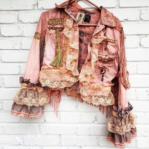 Shabby Chic Outfits, Ropa Upcycling, Upcycled Jackets, Wearable Art Clothing, Upcycle Clothing, Shabby Chic Clothes, Embellished Denim Jacket, Altered Clothing, Diy Jacket