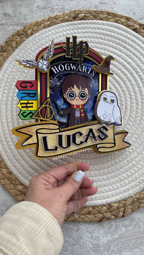 Harry Potter Cake Topper Cricut, Harry Potter Cake Topper Printable, Harry Potter Cake Topper, Toper Cake, Silhouette Cameo Projects Beginner, Harry Potter Theme Birthday, Diy Cake Topper Birthday, Cumpleaños Harry Potter, Harry Potter Bday