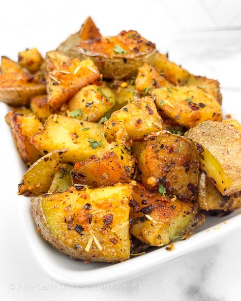 Truffle Potatoes, Truffle Oil Recipes, Parmesan Truffle Fries, Baby Potato Recipes, Parmesan Roasted Potatoes, Potatoes In Oven, Seasoned Potatoes, Truffle Fries, Spicy Seasoning