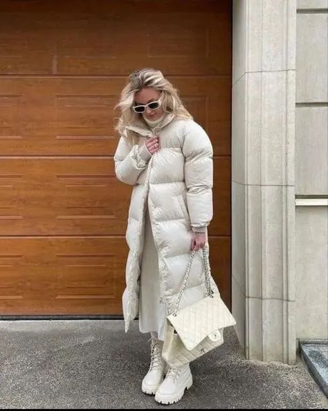 White Parka Outfit, White Puffer Coat Outfit, Snowy Day Outfit, Puffer Jacket Outfit Ideas, White Puffer Jacket Outfit, Coat Outfits For Women, Puffer Coat Outfit, New York Winter Outfit, White Puffer Coat