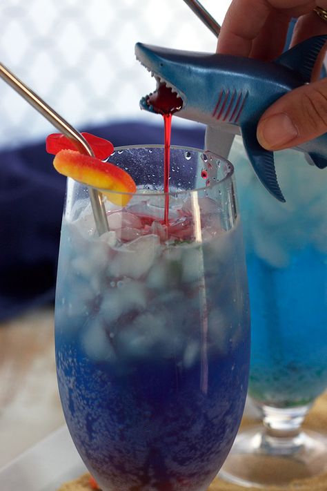 Shark Cocktails, Shark Week Dinner Ideas, Blue Shark Drink, Shark Bite Drink, Shark Bite Drink Recipe, Ocean Drinks, Shark Drink, Weird Drinks, Shark Week Drinks