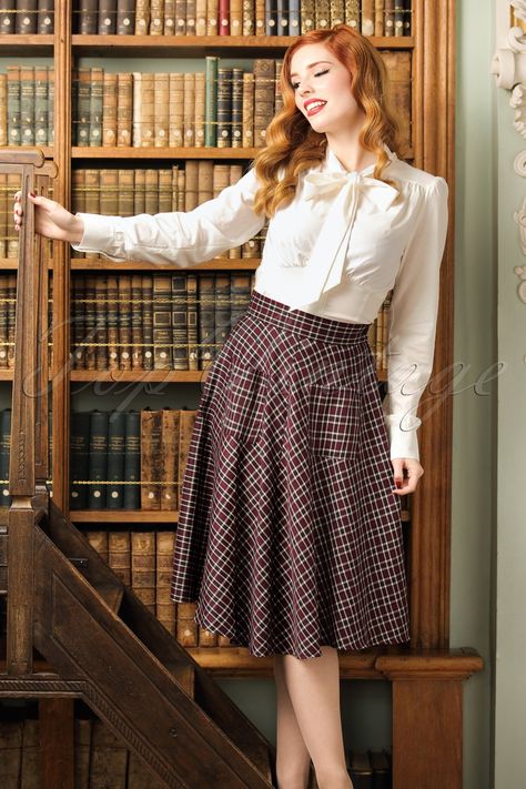 bow blouse Vintage Skirt Outfit Retro, Tshirt And Skirt, Vintage Skirt Outfit, Classic Essence, Librarian Style, Librarian Chic, Outfit Retro, Apple Of My Eye, Tartan Skirt