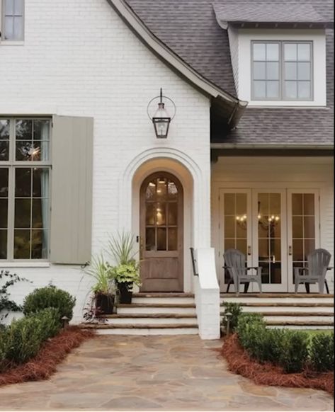 Home Designs Exterior, White Exterior Houses, Cottage Exterior, Hill Interiors, Arched Doors, Exterior Makeover, Front Entrance, House Paint Exterior, Exterior Paint Colors