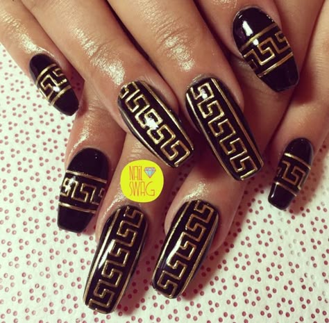 Fendi Nails, Versace Nails, Brand Nails, Music Nails, Nails Logo, Gucci Nails, Designer Nails, Glitter Manicure, Chrome Nail Art